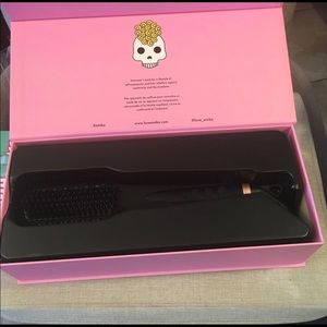 AMIKA HAIR STRAIGHTENER